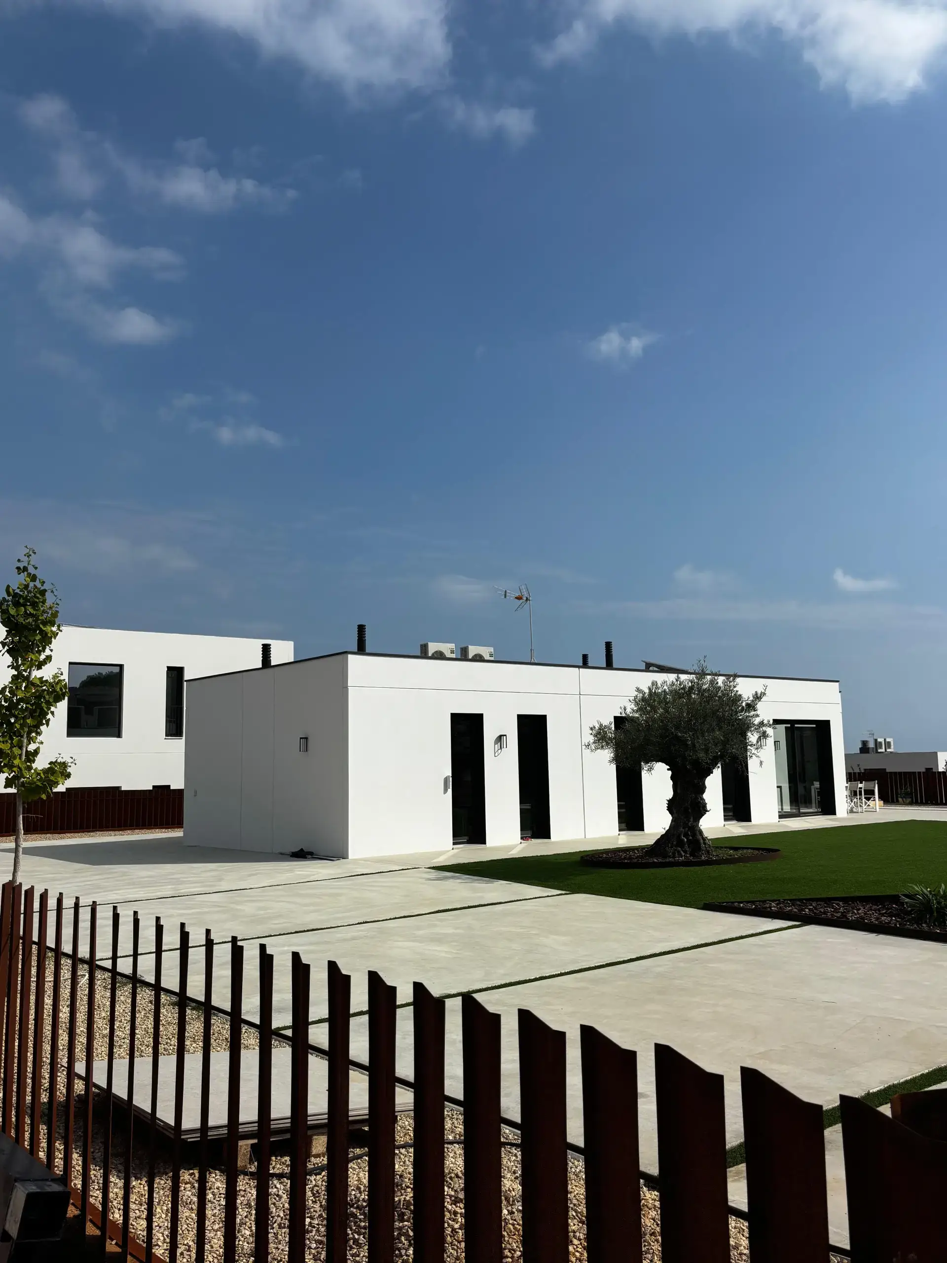 c6f5dd47-cbc1-4929-8176-d924b9fad4f5 (1) (1)